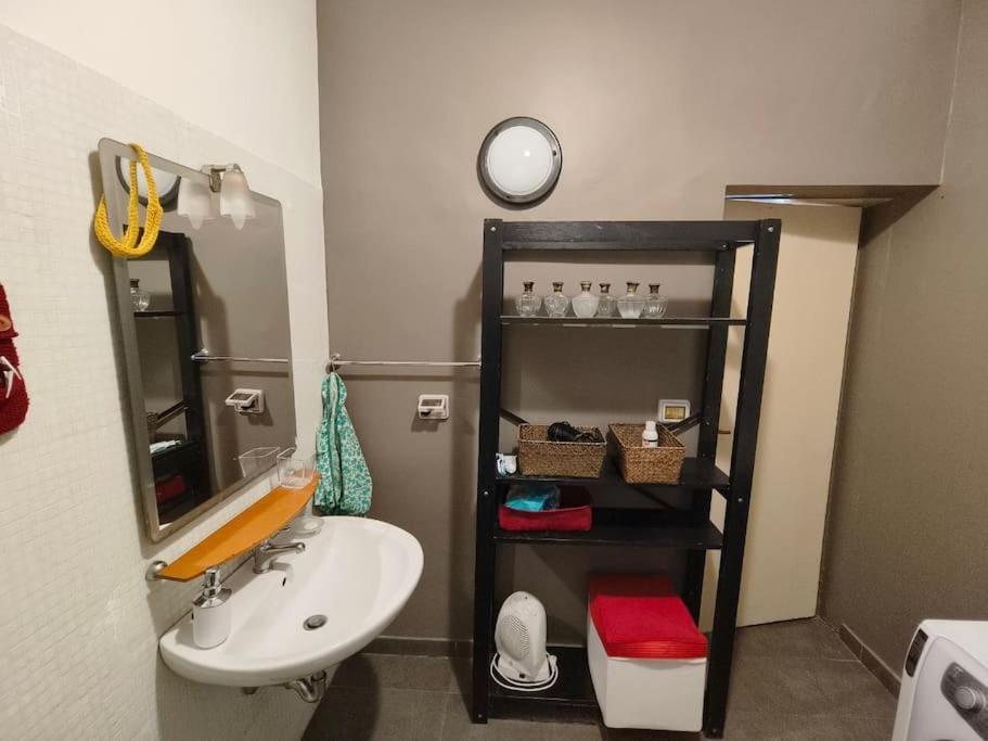 Retroetnea - Appartamento In Centro Storico - Con Camere Comunicanti Catánia Buitenkant foto