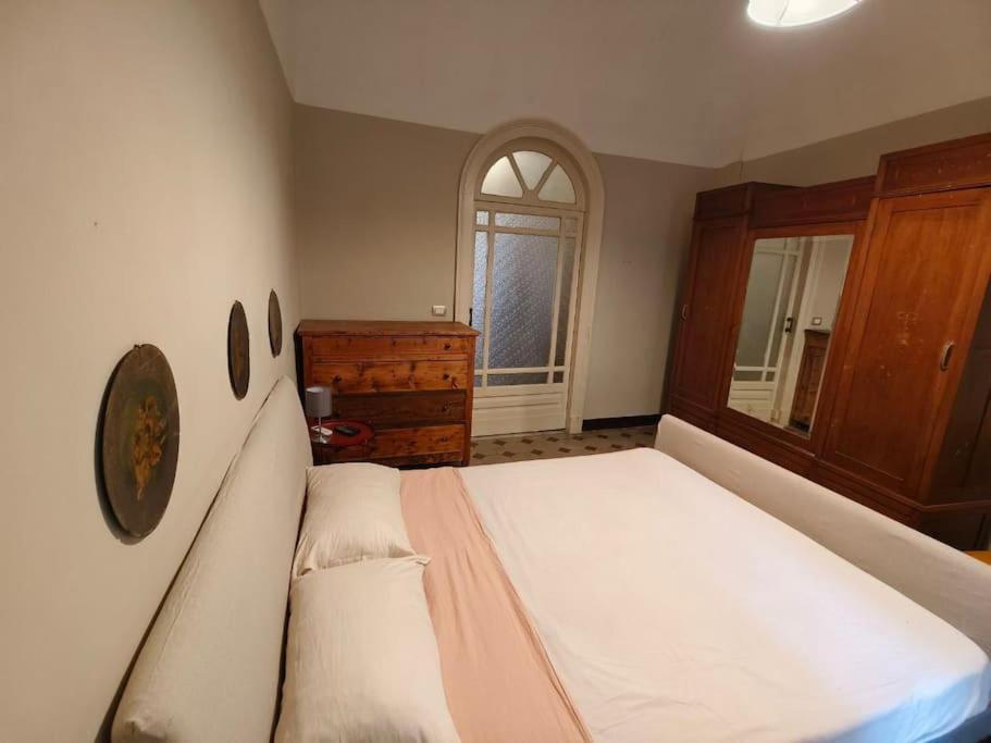 Retroetnea - Appartamento In Centro Storico - Con Camere Comunicanti Catánia Buitenkant foto