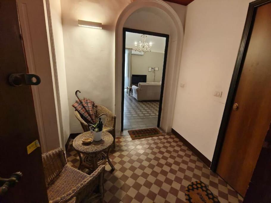 Retroetnea - Appartamento In Centro Storico - Con Camere Comunicanti Catánia Buitenkant foto