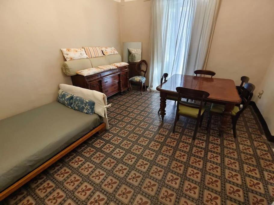 Retroetnea - Appartamento In Centro Storico - Con Camere Comunicanti Catánia Buitenkant foto