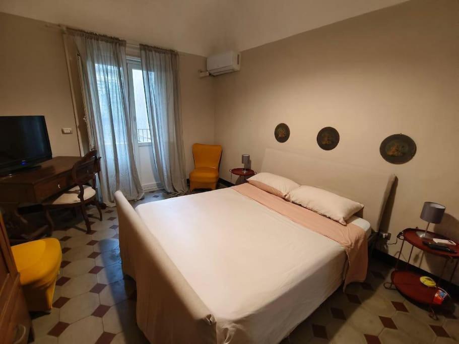 Retroetnea - Appartamento In Centro Storico - Con Camere Comunicanti Catánia Buitenkant foto