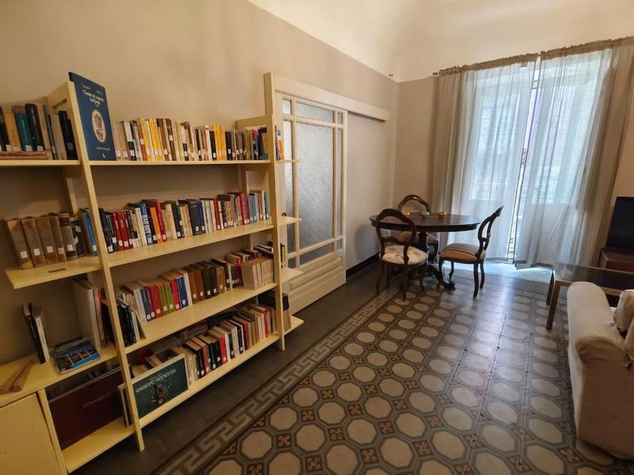 Retroetnea - Appartamento In Centro Storico - Con Camere Comunicanti Catánia Buitenkant foto