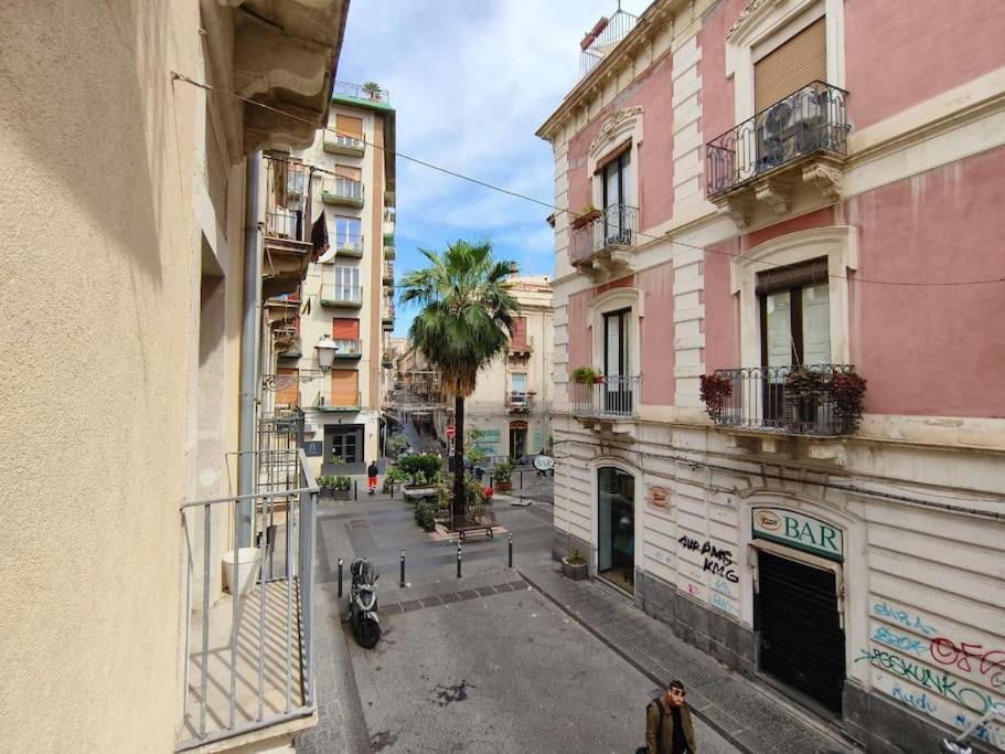 Retroetnea - Appartamento In Centro Storico - Con Camere Comunicanti Catánia Buitenkant foto